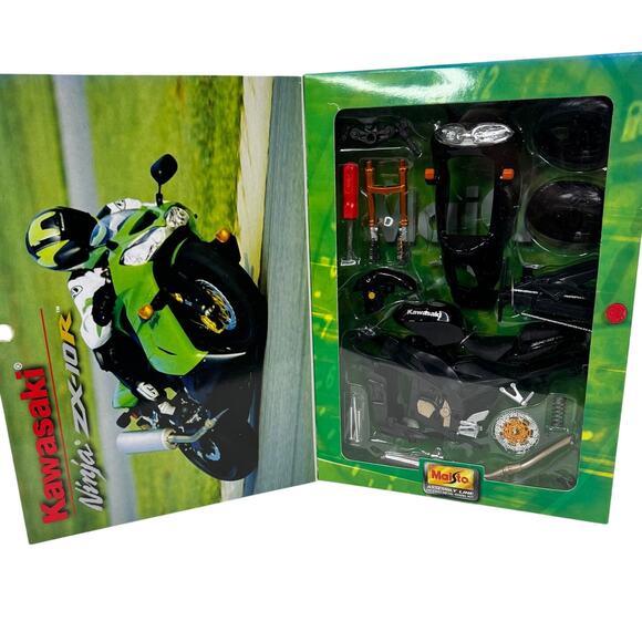 Maisto Kawasaki Ninja ZX-10R Black 1/12 Scale Model Kit #39055 - Picture 2 of 9